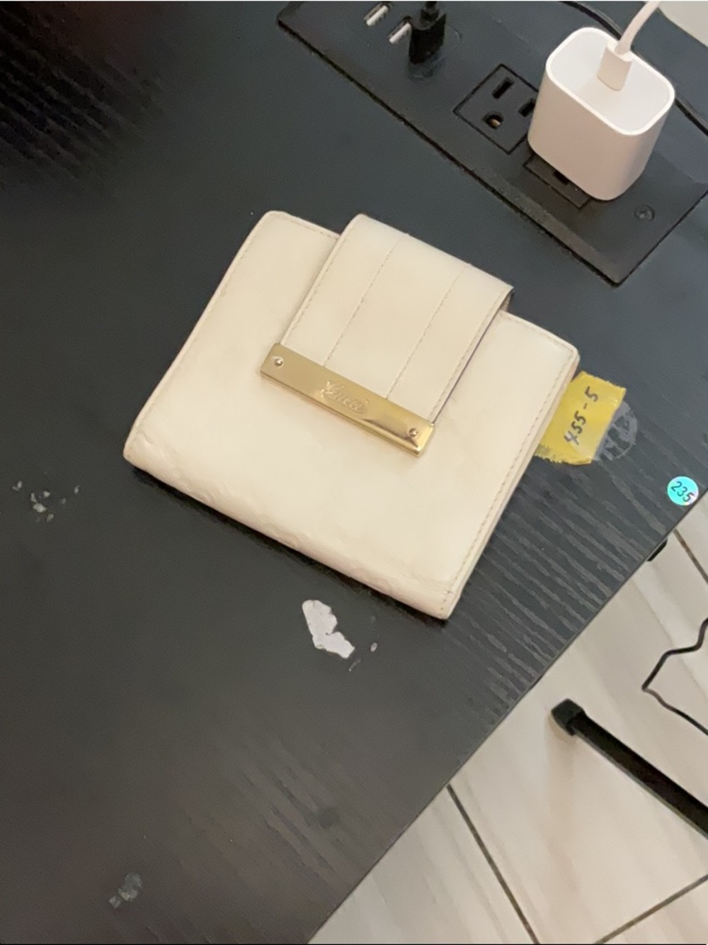 Gucci crème wallet